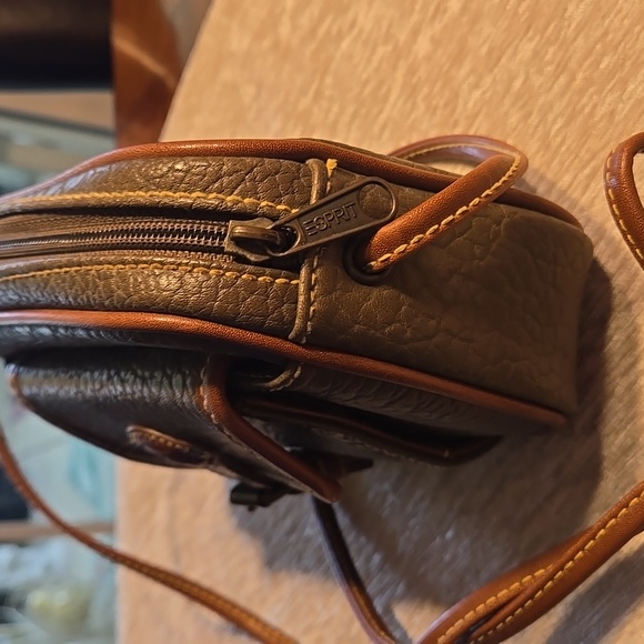 Esprit Brown Olive Crossbody Bag with Vintage-Inspired Design - Picture 2 of 7